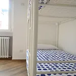 Gloria Hostal Milán