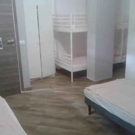 Gloria Hostal Milán
